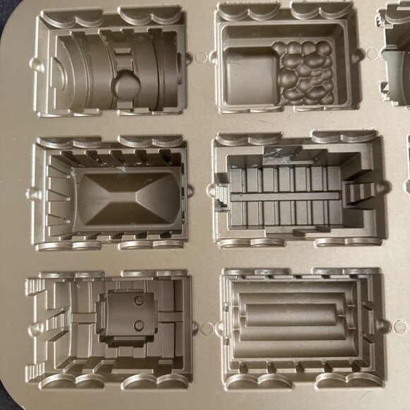 Nordic Ware Train Cakelet Pan Cast-Aluminum Nonstick Baking Mold - Picture 2 of 5